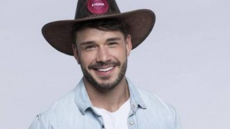 Internautas pedem expulsão de Lucas Viana após empurrão em Andréa Nóbrega