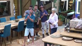 A Fazenda 11 pega fogo após terceira eliminação