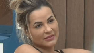 A Fazenda 14: Deolane declara vontade de queimar rival com óleo quente