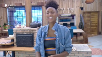 Afinada, Sabrina Paiva solta a voz em sucesso de Adele