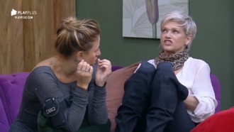 Andréa Nóbrega grita com mosca: 'Sai de cima de mim!'