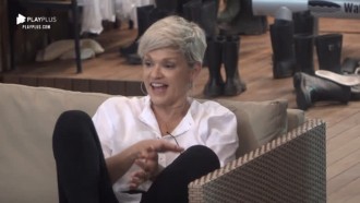 Andréa Nóbrega revela que filha roía a unha dos pés