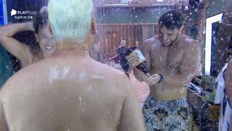 Após punição, peões tomam banho gelado e a gritaria na sede é geral