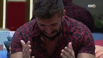 Arthur vai para confessionário no BBB21 após briga, Globoplay derruba imagem e anúncio é feito: “Pediu pra sair”