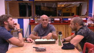 Ayrton especula sobre prova: 'Quem ganhar está na Final'