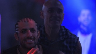 Ayrton se emociona ao ver vídeo de Eva