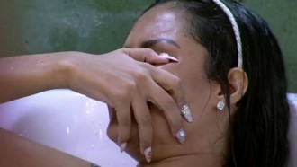 BBB20 - Bêbada, Flayslane se ajoelha e pede perdão para Daniel diante de nova polêmica