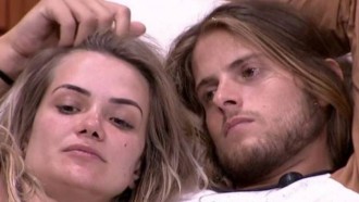 BBB20 - Daniel pega barata na mão, Marcela dá bronca e internautas se irritam
