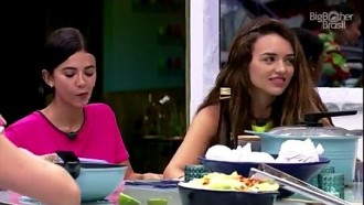 BBB20 - Manu e Rafa comentam o clima de harmonia na casa durante festa