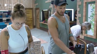 Bifão critica Lucas Viana por louça suja: 'Tá muito folgado'