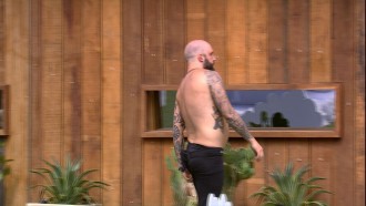 Caruso deixa arco cair e é o terceiro a sair da Prova do Anjo