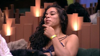 Elana relata sonho aos brothers: 'Muito louco'