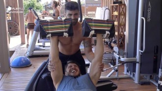 Em dia de treino, Lucas Viana e Netto malham pesado na academia