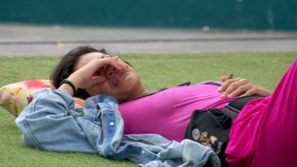 Alane chora sozinha no BBB 24 e desabafa: 'Não quero ir embora'