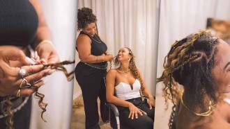 Aline muda de visual pelas mãos de Camilla; veja o resultado