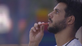 Após Prova do Líder, Rodrigo pede no BBB 22: 'Toca, Big Fone'