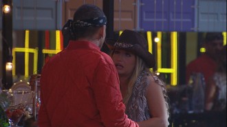 Após treta, Bruna Griphao decide se afastar de sister: 'Tá chato'