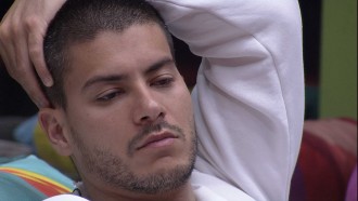 Arthur Aguiar assegura: ‘Sair nessa altura eu estou de boa’