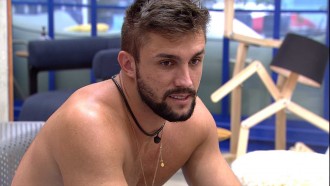 Arthur fala sobre sister do BBB21: 'Aquilo ali é uma cobrinha'