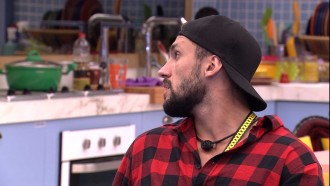 Arthur ouve de brother no BBB21: 'Está apaixonado'