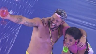 Arthur se empolga cantando a música 'Carla' no BBB21