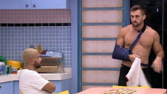 Arthur sobre divisão de comida na Xepa do BBB21: 'Vou avacalhar'