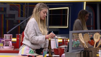 Bárbara faz brigadeiro no BBB 22: 'Não tem o que fazer'