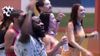 Bateria da Beija-Flor chega no BBB 22 e anima brothers