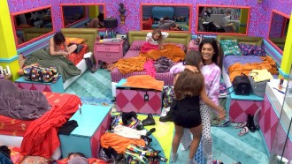 Brothers acordam e dançam no Quarto Colorido no BBB21