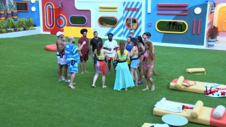 Brothers dão as mãos no jardim e cantam juntos no BBB 22