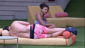 Brothers, do BBB 22, acordam do cochilo da tarde com música