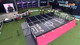 Brothers do BBB 22 jogam partida de Pebolim Humano TikTok