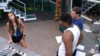 Brothers do Quarto Fundo do Mar planejam votar em sister