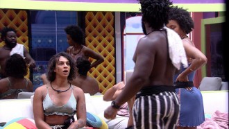 Brothers ficam surpresos ao saberem que vão assistir primeiro capítulo de 'Pantanal'