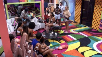 Brothers se reúnem na sala para Prova do Anjo