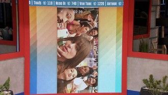 Brothers tiram selfie durante almoço na Xepa do BBB21