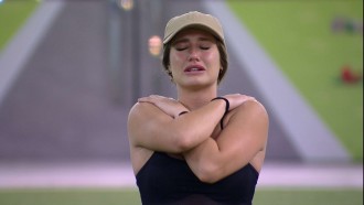 Bruna Griphao cai no choro ao ouvir música no BBB 23
