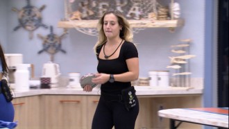 Bruna Griphao esconde goiabada na Xepa