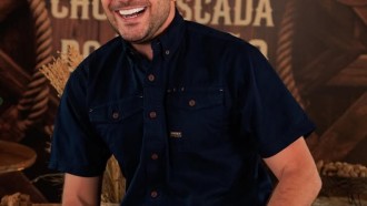 Caio Afiune completa 36 anos e celebra com grande festa