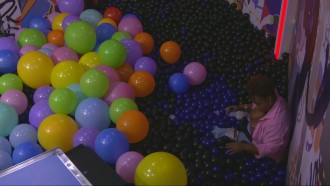 Camilla completa 4 horas no quarto do Barrado no Baile