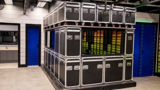 Cases dão tom industrial à casa do BBB21