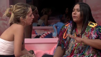 Chaiany faz pedido a Samira e afirma: 'Eu vou surtar'