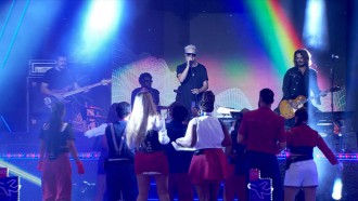 Começa a festa do BBB 24 com show de Jota Quest