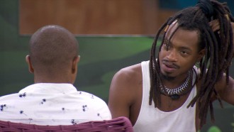 Davi chama Luigi para conversar sobre 'treta' da comida