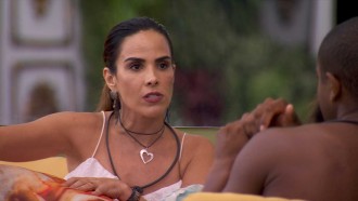 Davi chama Wanessa para conversar e pede desculpas para a sister