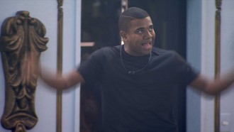 Davi grita que vai voltar do Paredão e chama Nizam de falso