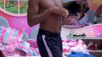 Davi imita Alane e arranca risos dos brothers: 'Oi, Brasil'