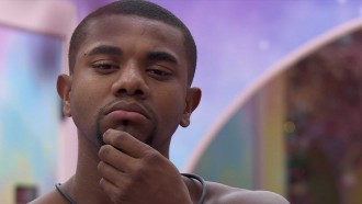 Davi questiona o motivo de choro de Isabelle