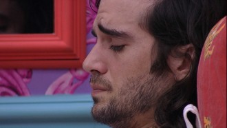 Depois de conversar com Viih Tube, Fiuk chora sozinho no BBB21
