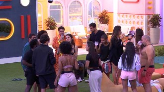 Depois do Big Fone tocar, brothers brindam no BBB 22